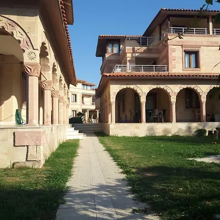 Egzotik Taş Villada Bir *